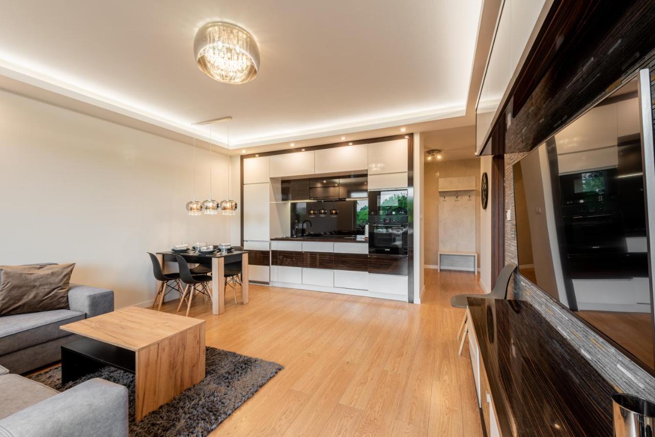 Апартаменты Apartament Bajkowe 6 Osob , 2 Pokoje Колобжег Экстерьер фото